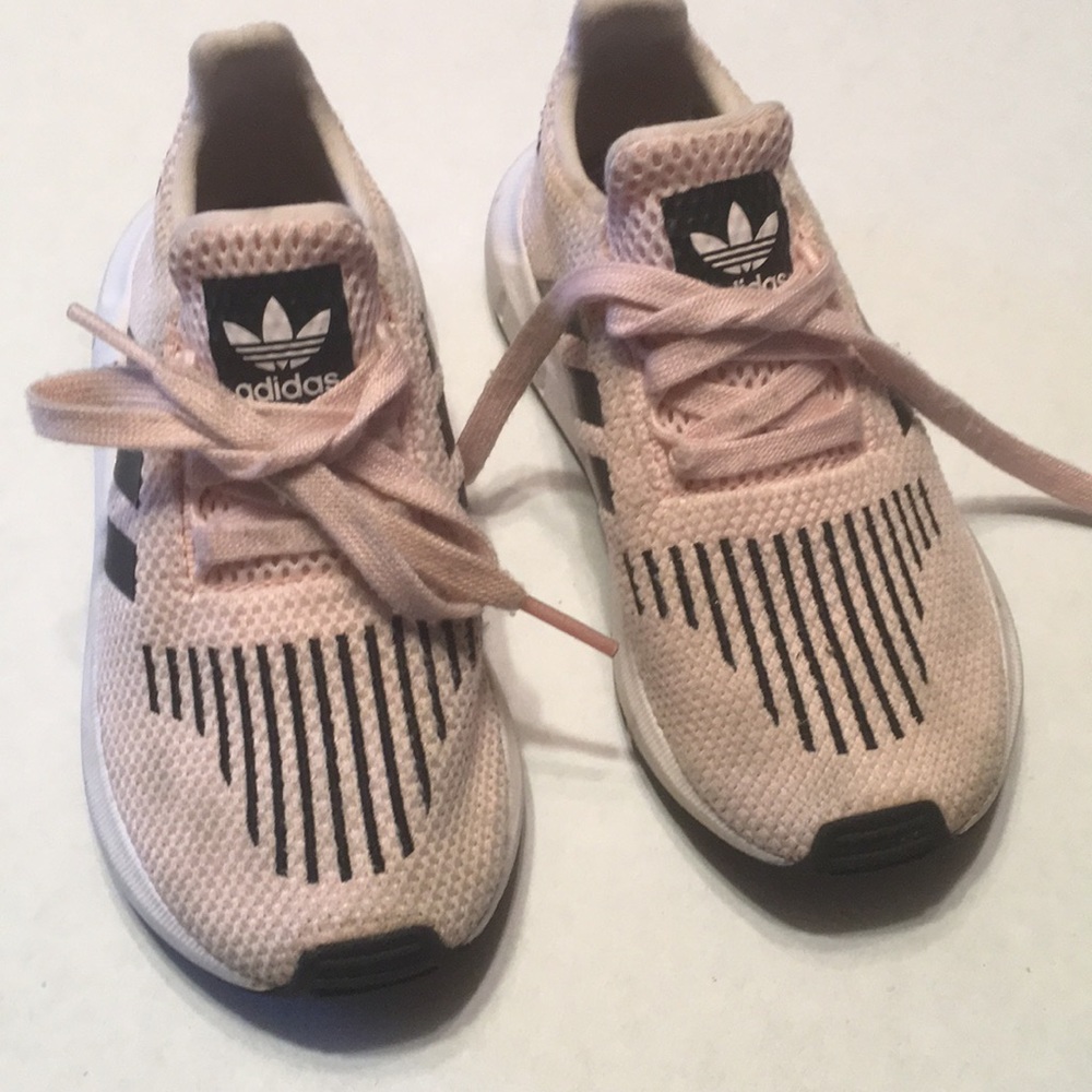 Adidas Swift Run I   10K   Pink & Black Girls.